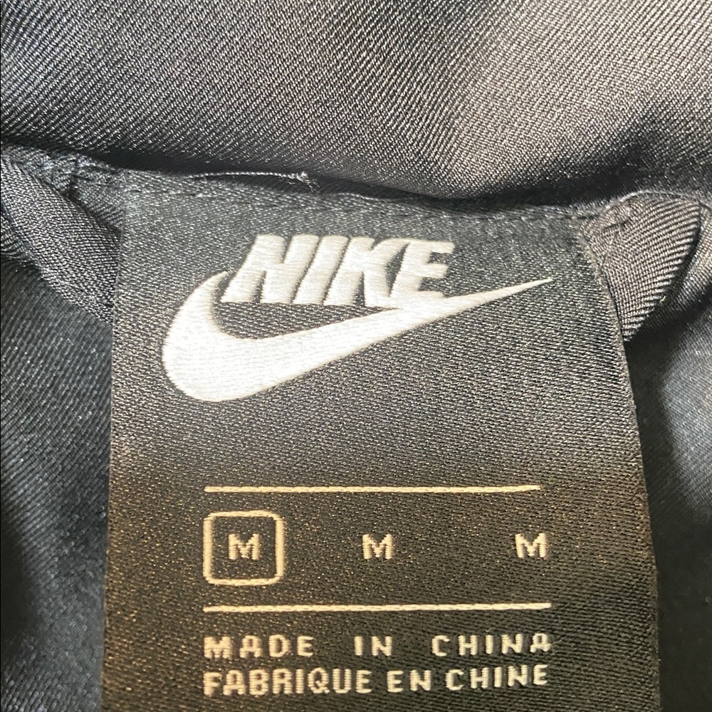 Nike Women’s Sport Wear,Black And Fossil,Swoosh Logo,Faux FurJacket.Size-Medium. - Picture 15 of 15